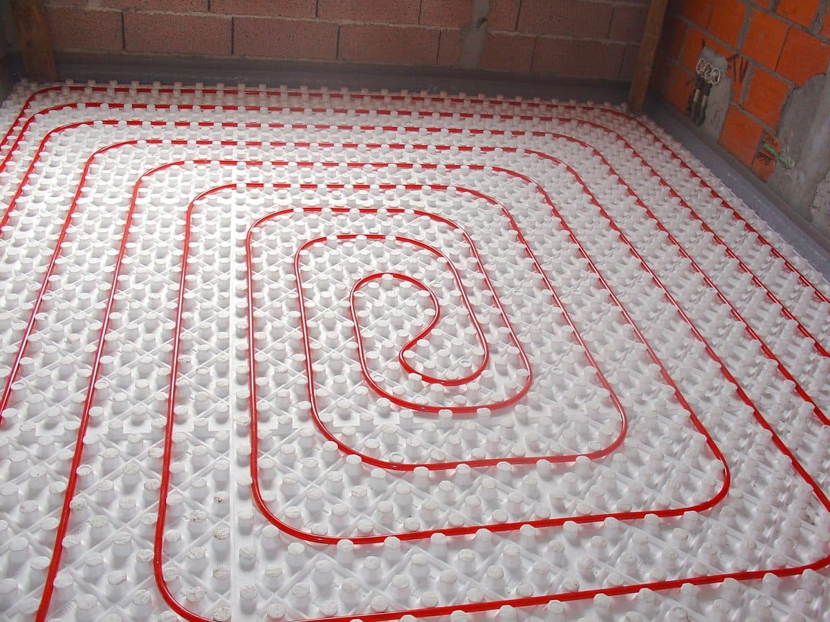 Spiral serimle döşenmiş yerden ısıtma boruları