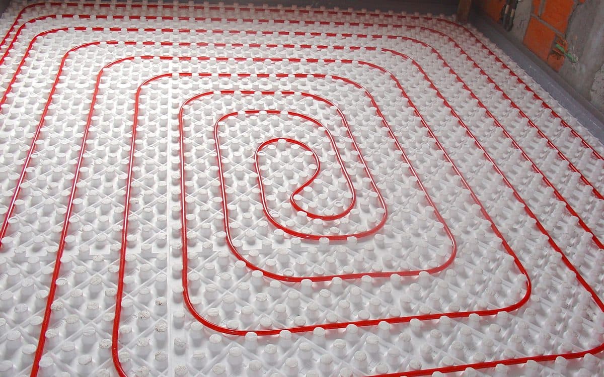 Spiral serimle döşenmiş yerden ısıtma boruları